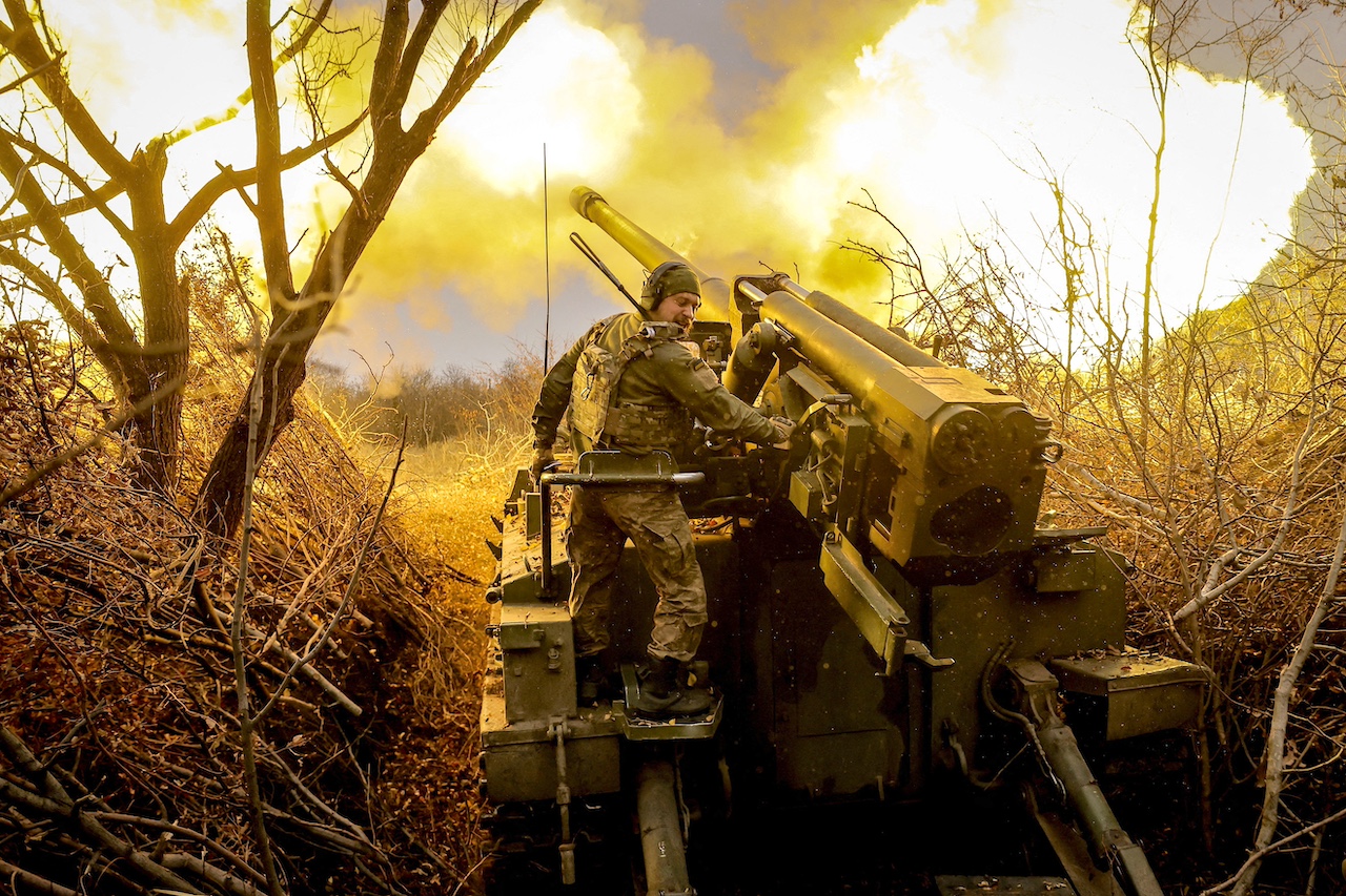 UKRAINE FRONTLINE HOWITZER